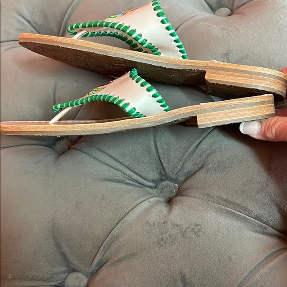 Palm Beach Luxe-Crafted NWOT embroidered floral thong sandals. Sz 10 - Picture 6 of 14